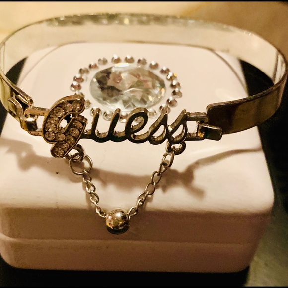 Guess silver bangle - Picture 2 of 6